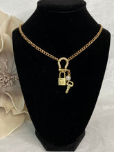 Load image into Gallery viewer, Lock & Key Minimalist Rhinestone Pearl Necklace