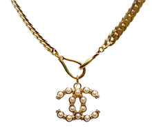 Load image into Gallery viewer, Interlocking CC Logo Pearl Toggle Choker Necklace