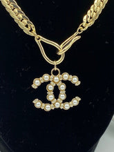 Load image into Gallery viewer, Interlocking CC Logo Pearl Toggle Choker Necklace