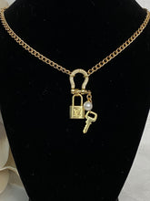 Load image into Gallery viewer, Lock & Key Minimalist Rhinestone Pearl Necklace