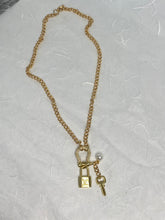 Load image into Gallery viewer, Lock & Key Minimalist Rhinestone Pearl Necklace