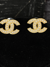 Load image into Gallery viewer, Interlocking CC Pearl Earrings & Pendant Set