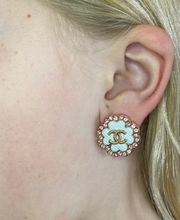 Load image into Gallery viewer, Rhinestone Pink Clover Earrings
